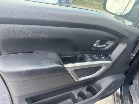 Used 2017 Nissan Titan SV RWD image 8