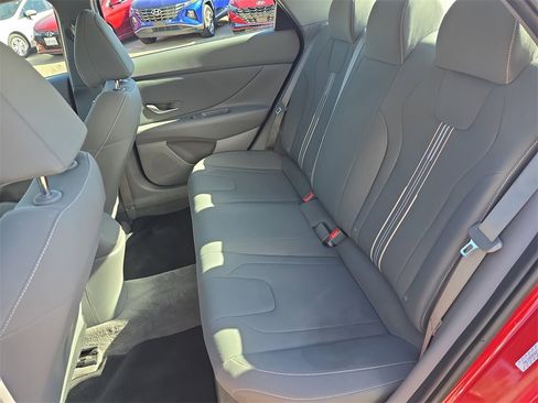 Certified 2023 Hyundai Elantra SEL w/ Convenience Package image 13