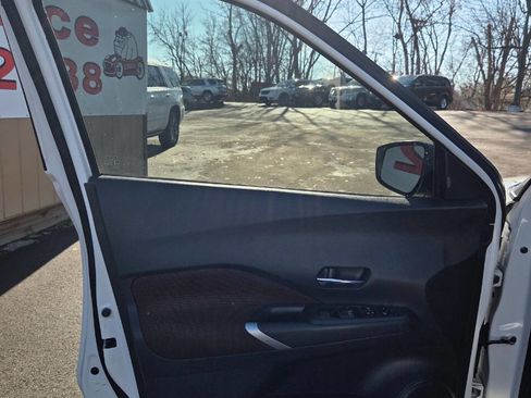 Used 2021 Nissan Kicks SR image 8