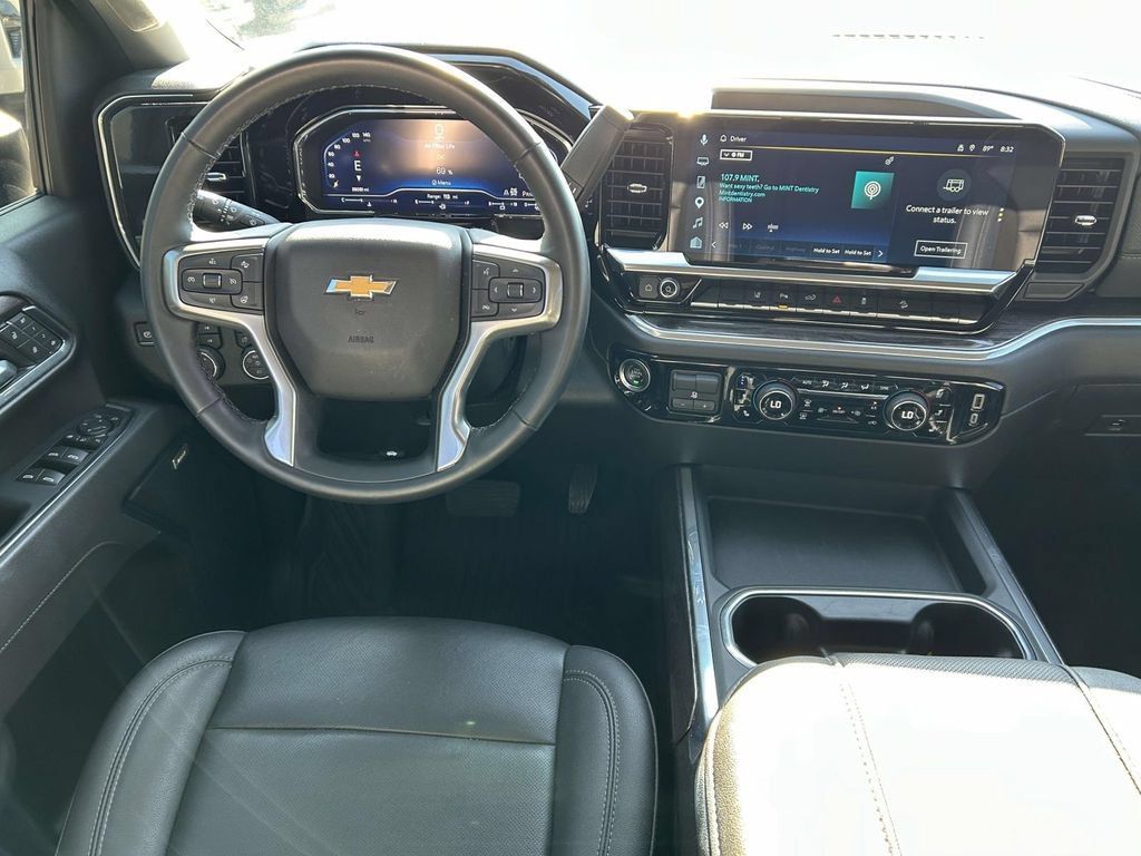 Used 2025 Chevrolet Silverado 2500 LTZ w/ LTZ Convenience Package AWD/4WD image 12