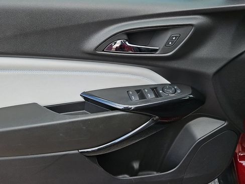 Used 2025 Chevrolet Trax LT FWD image 18