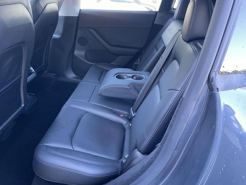 Used 2022 Tesla Model Y Long Range image 21