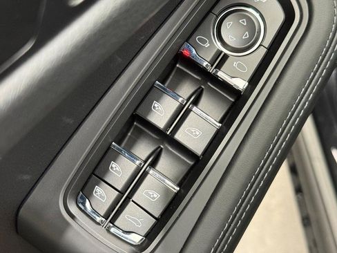 New 2025 Porsche Macan image 23