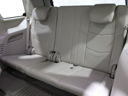 Used 2016 Cadillac Escalade Luxury AWD/4WD image 20