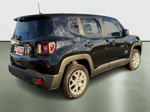 Used 2023 Jeep Renegade Latitude image 4