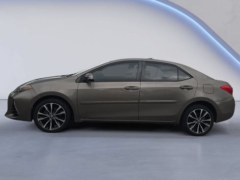 Used 2018 Toyota Corolla SE FWD image 3