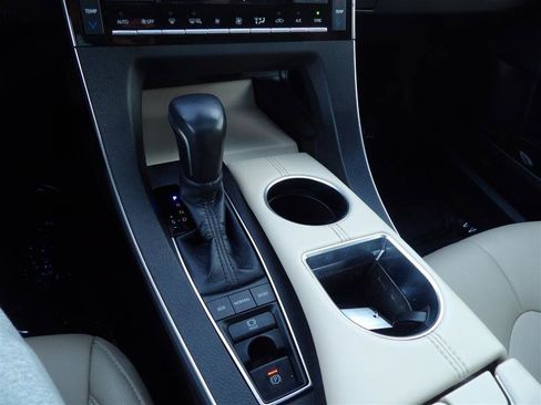 Used 2021 Toyota Avalon XLE w/ Moonroof Package image 39