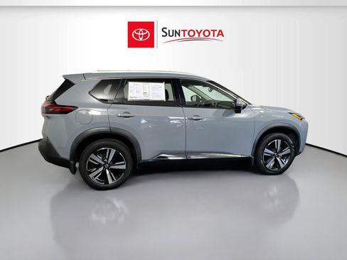 Used 2021 Nissan Rogue SL image 2