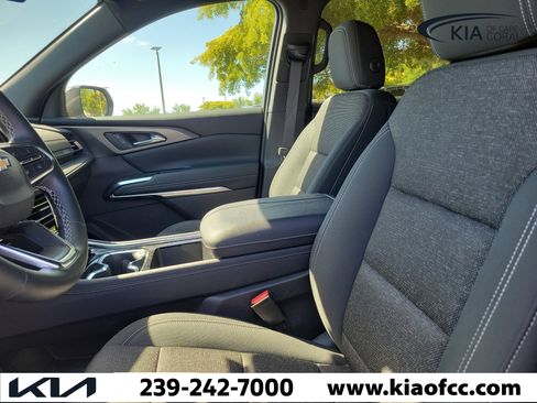 Used 2025 Chevrolet Traverse LT FWD image 22