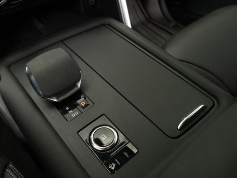 Used 2024 Land Rover Discovery Dynamic SE AWD/4WD image 51