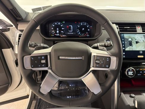 Used 2024 Land Rover Discovery Dynamic SE image 14