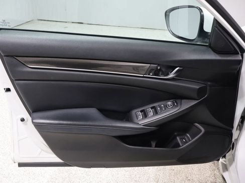 Used 2018 Honda Accord Sport image 11