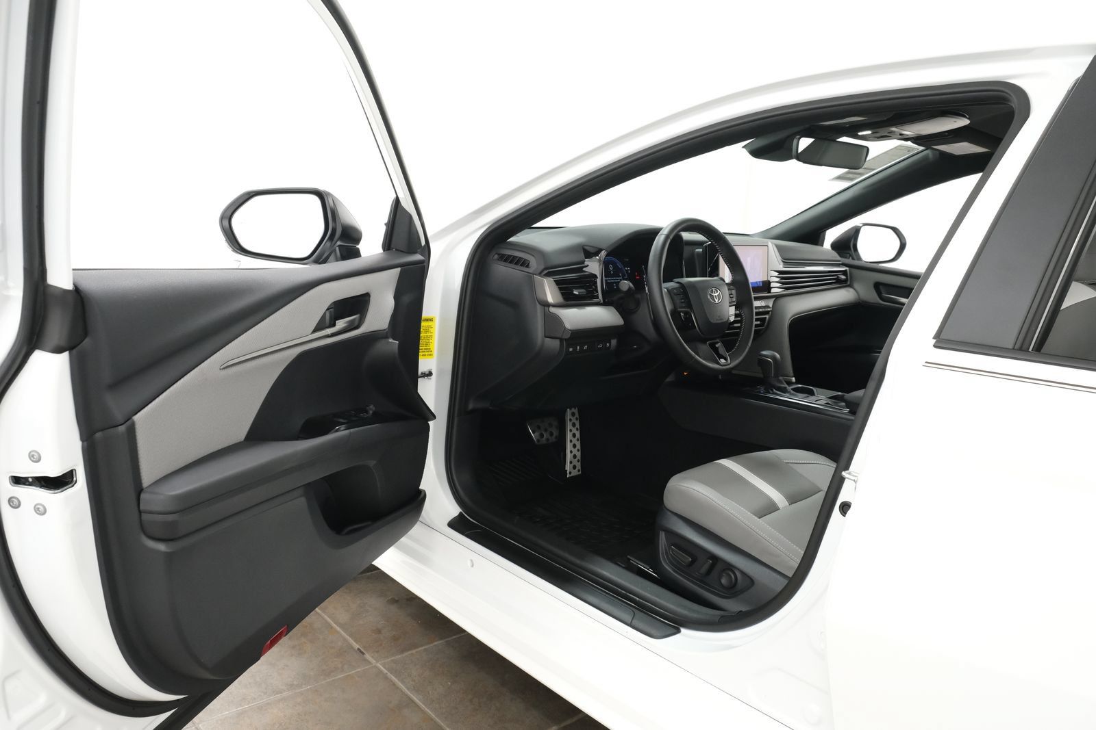 Used 2026 Toyota Camry SE w/ Convenience Package FWD image 23