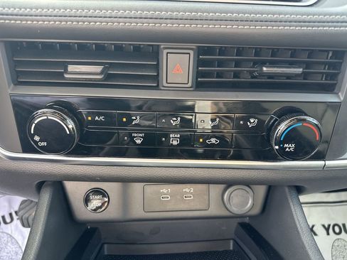 Used 2025 Nissan Rogue S AWD/4WD image 24