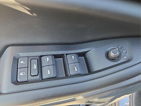 Used 2025 Jeep Grand Cherokee Altitude image 15