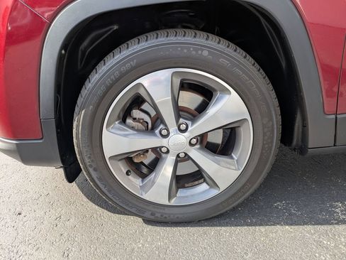 Used 2020 Jeep Cherokee Limited image 9