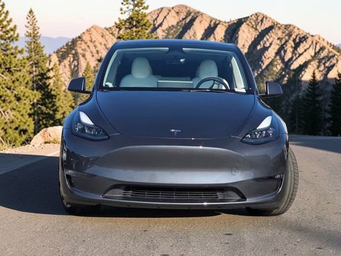 Used 2022 Tesla Model Y Performance image 3