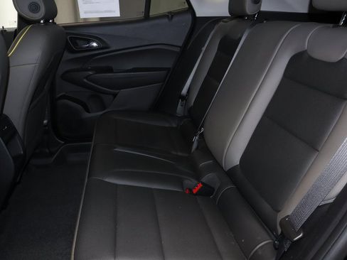 Used 2025 Chevrolet Trax ACTIV w/ Sunroof Package image 21