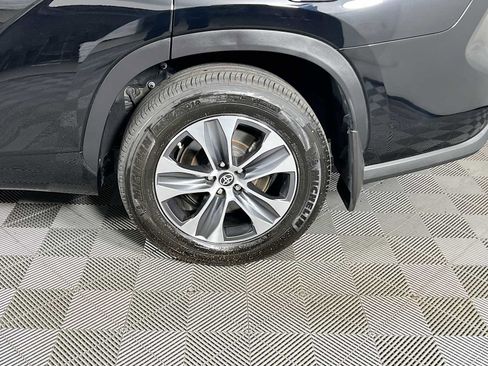 Used 2024 Toyota Highlander XLE image 31