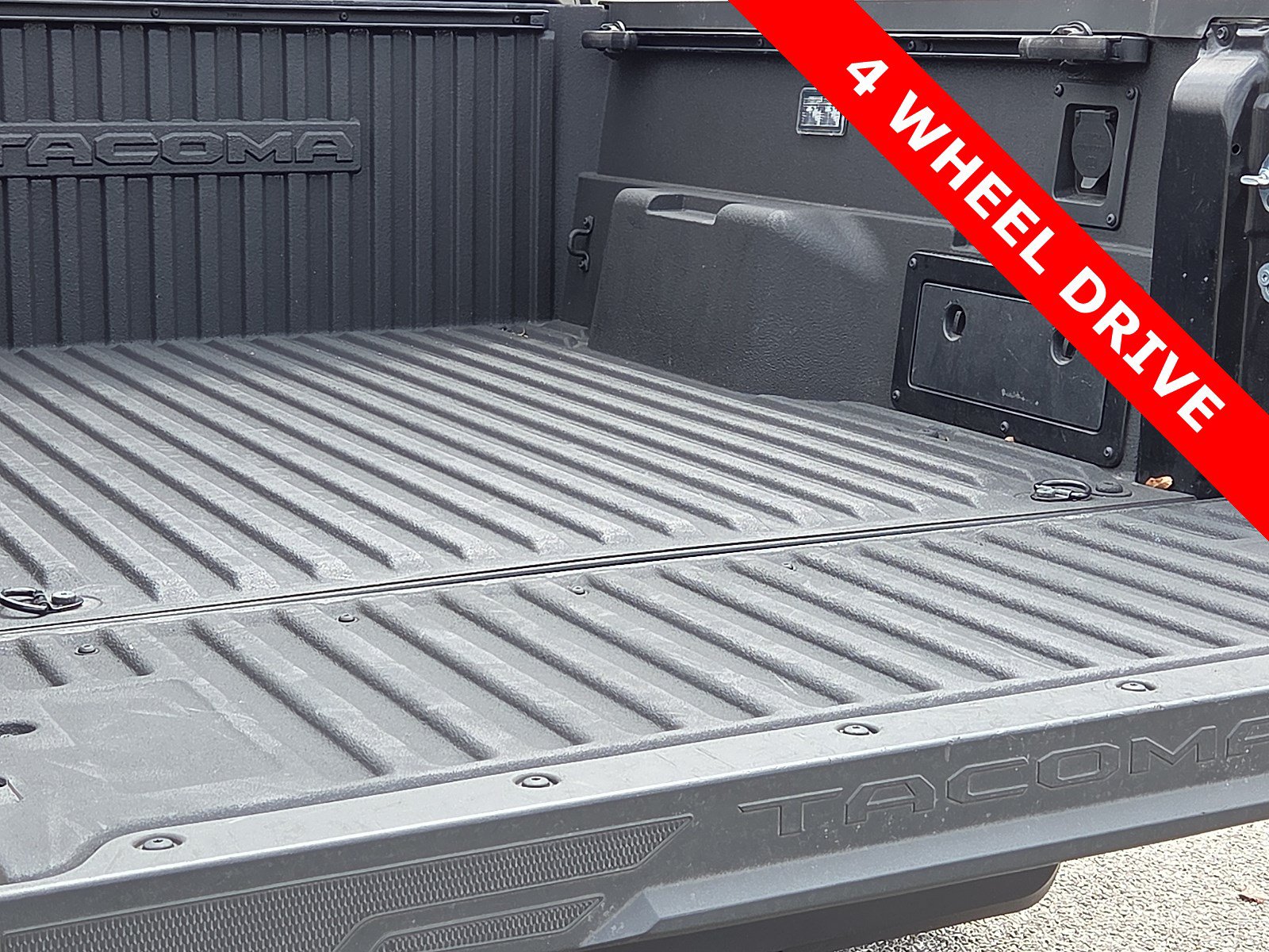 Used 2025 Toyota Tacoma Limited AWD/4WD image 9