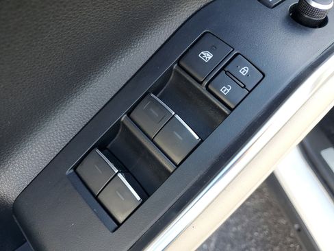 Used 2023 Toyota Highlander Limited image 22