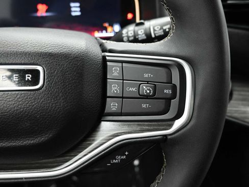 Used 2023 Jeep Wagoneer L Series III w/ Preferred Equipment Group image 13