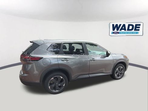 Used 2024 Nissan Rogue SV AWD/4WD image 4