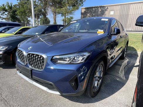 Used 2025 BMW X4 xDrive30i AWD/4WD image 3
