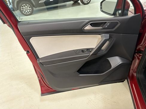 Used 2019 Volkswagen Tiguan SE w/ Panoramic Sunroof Package AWD/4WD image 17