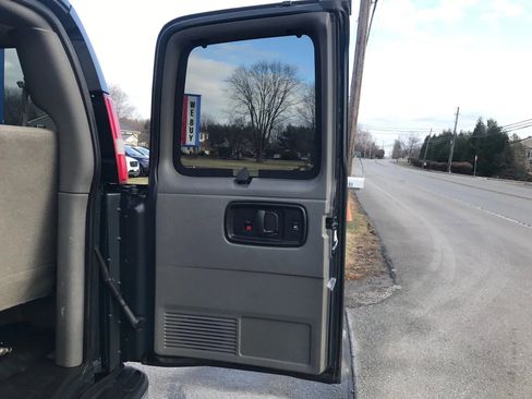 Used 2017 Chevrolet Express 3500 LT w/ LT Preferred Equipment Group image 28