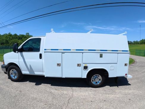 Used 2020 Chevrolet Express 3500 w/ Power Convenience Package RWD image 2