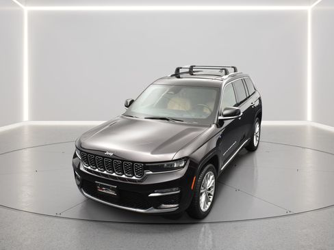 Used 2022 Jeep Grand Cherokee Summit w/ Advanced Protech Group IV AWD/4WD image 19