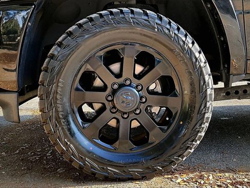 Used 2019 RAM 2500 Laramie w/ Black Appearance Package image 31