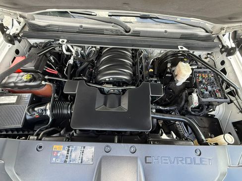 Used 2016 Chevrolet Suburban LT RWD image 18