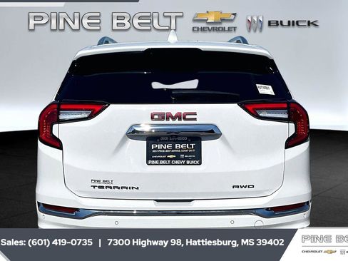 Used 2024 GMC Terrain Denali AWD/4WD image 4