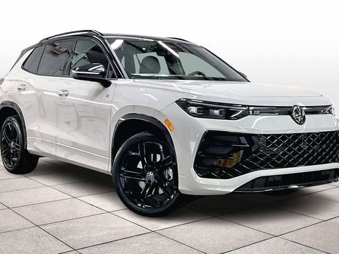 New 2026 Volkswagen Tiguan SE R-Line image 2