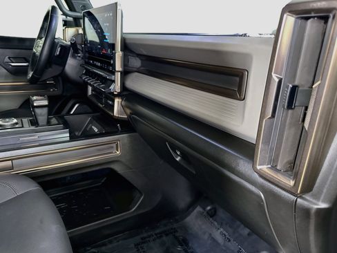 Used 2024 GMC Hummer EV 2X w/ LPO, Illumination Package AWD/4WD image 32
