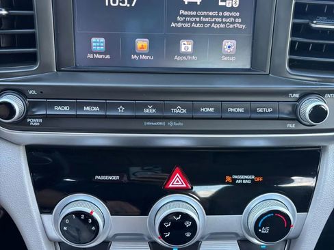 Used 2019 Hyundai Elantra SEL image 11