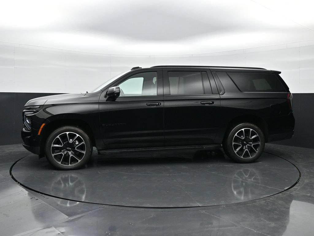 Used 2025 Chevrolet Suburban RST w/ Comfort Package AWD/4WD image 5