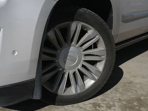 Used 2017 Cadillac Escalade Platinum image 2