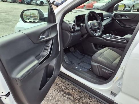 Used 2025 Chevrolet Equinox LT image 39