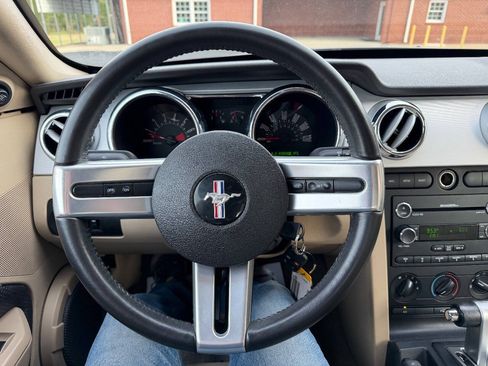 Used 2009 Ford Mustang Coupe RWD image 17