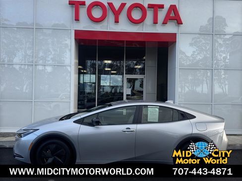 Used 2024 Toyota Prius LE image 1