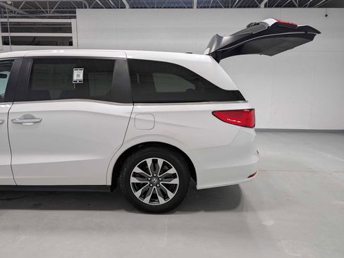 Certified 2024 Honda Odyssey EX-L image 11