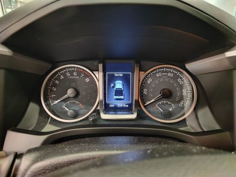 Used 2021 Toyota Tacoma SR5 AWD/4WD image 14