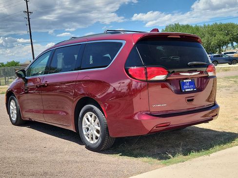 Used 2020 Chrysler Voyager Lxi FWD image 3