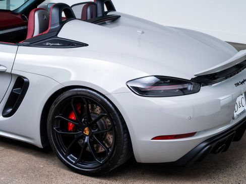 Used 2021 Porsche 718 Boxster Spyder RWD image 7