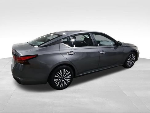 Used 2024 Nissan Altima 2.5 SV FWD image 8