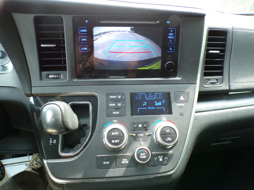 Used 2016 Toyota Sienna SE FWD image 25