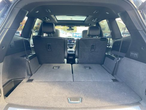 Used 2025 Cadillac XT6 Premium Luxury image 17